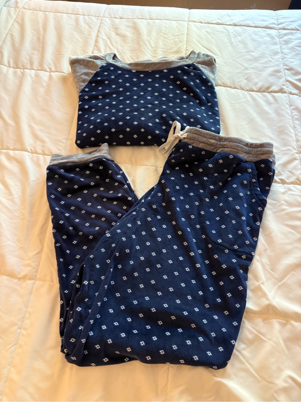 Cuddl Duds Soft and Cozy Pajama/Loungewear Set